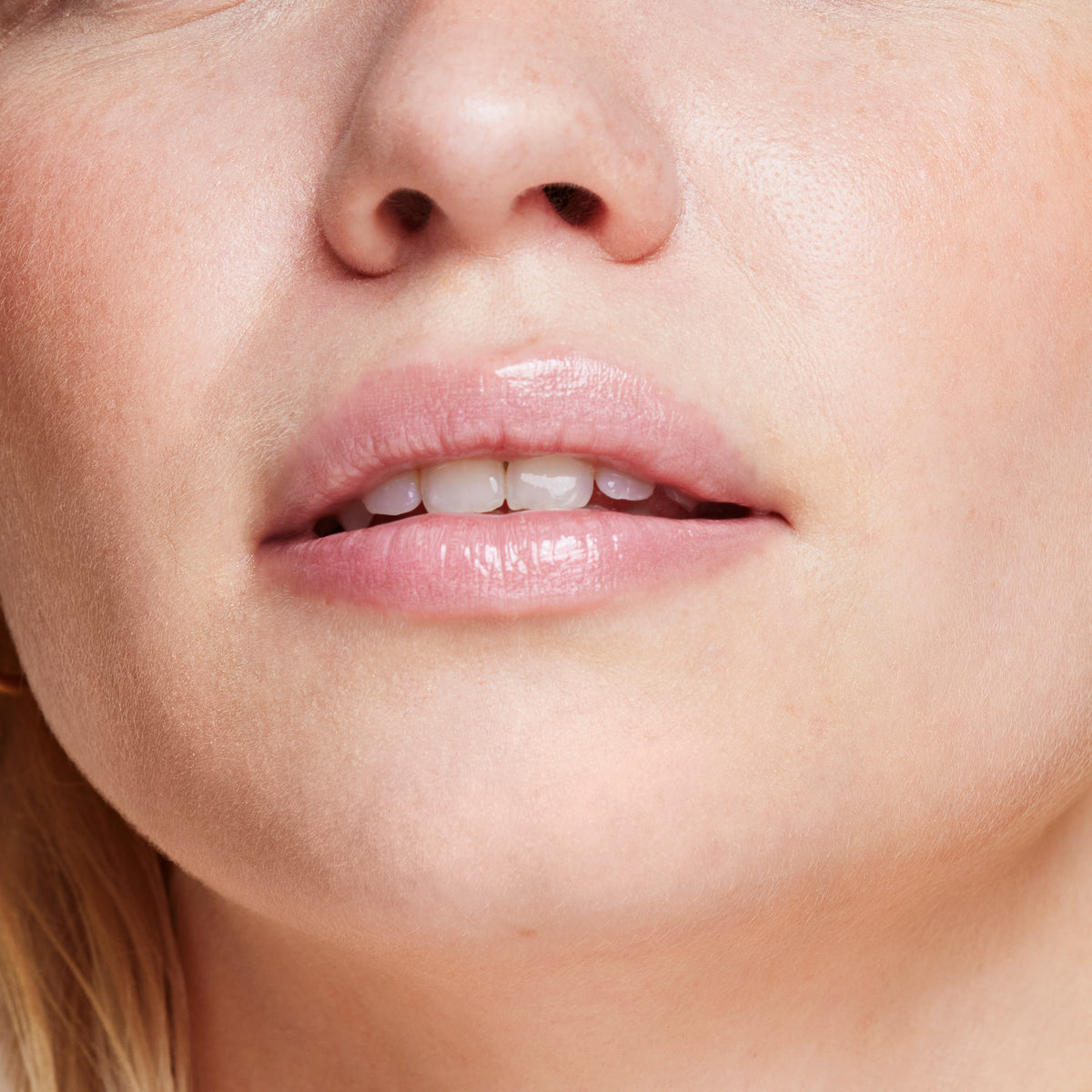 Revolution Pout Bomb Plumping Gloss Candy Pink