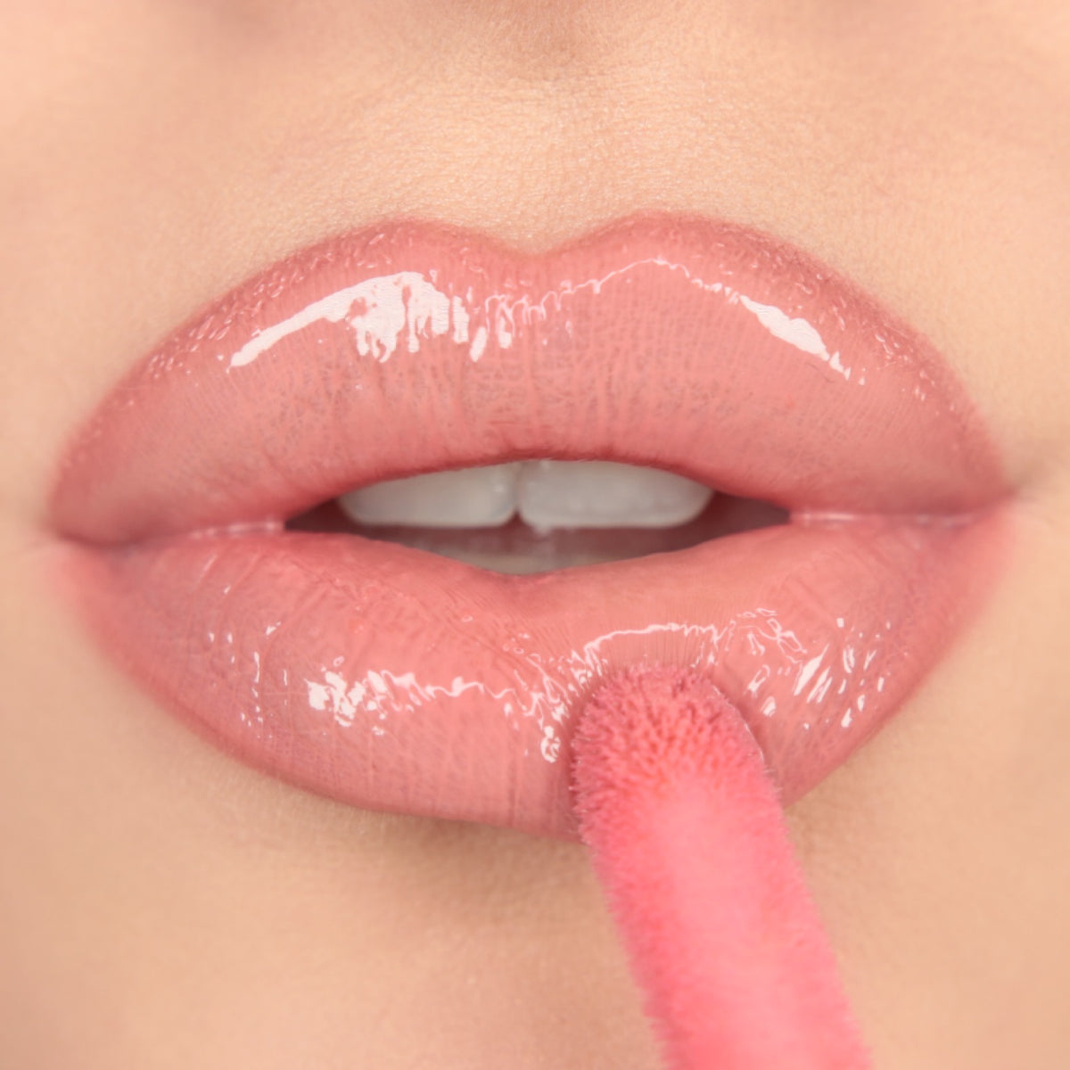 Revolution Pout Bomb Kiss